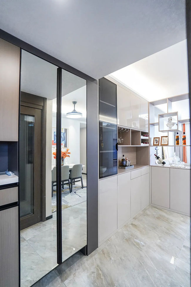 96㎡三居，巧妙延申玄關(guān)餐廳空間感，打造精致雅居